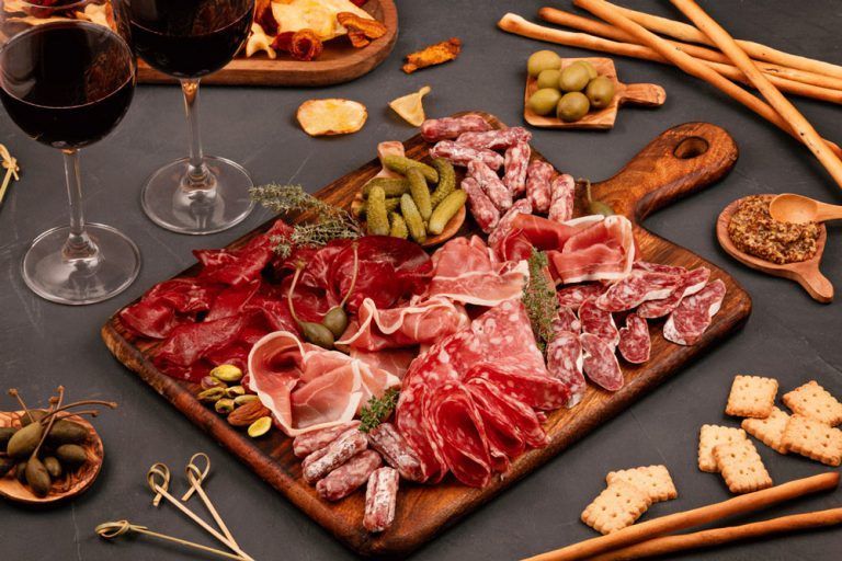 Tabla de Tapas y Vino la mezcla perfecta Keto Fácil Tabla de Tapas y Vino la mezcla perfecta Keto Fácil