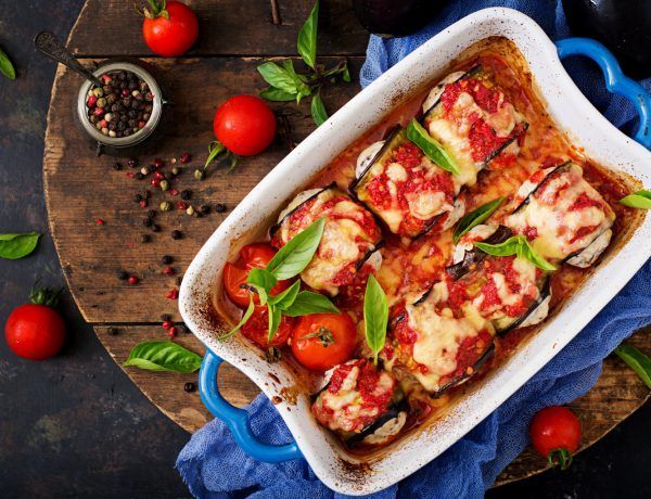 rollos de berenjena y queso con pollo