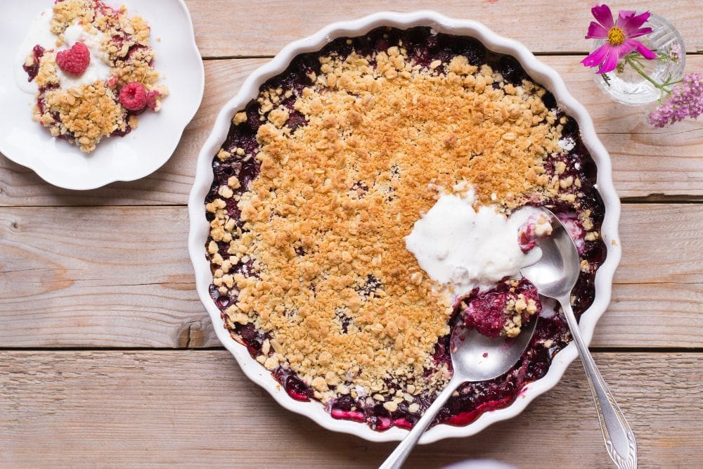 crumble keto de frutos rojos