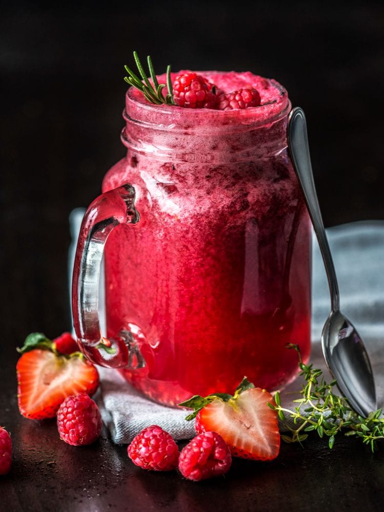 batido anti-edad con moras y fresas